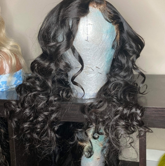 Pre❤️Gently Worn 20 inches of Human Hair Body Wave Lace Frontal Wig - Picture 2 of 3